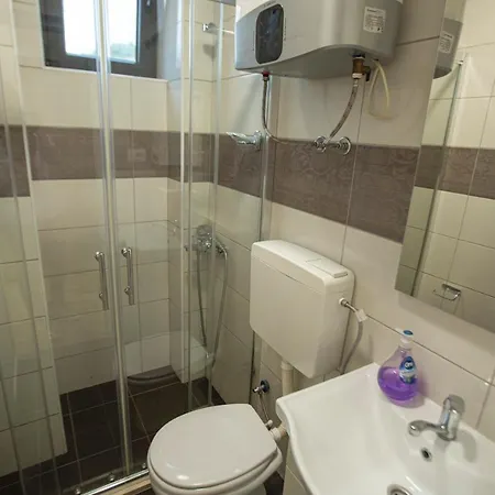 Apartmani Umayah-Dubai アパート *